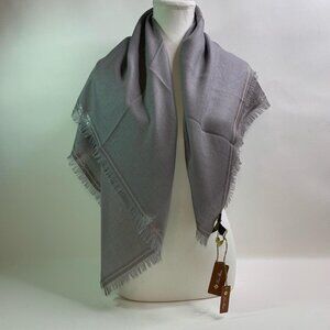 Loro Piana Elegant Grey Cashmere-Silk Scarf with Fringed Edges - Timeless Luxury